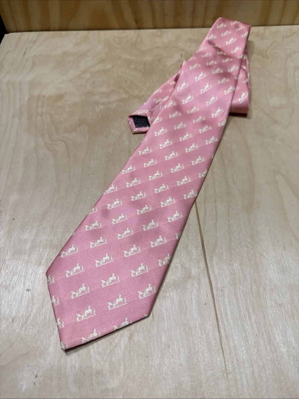 Hermes Pink  Pattern 100 % Silk Tie